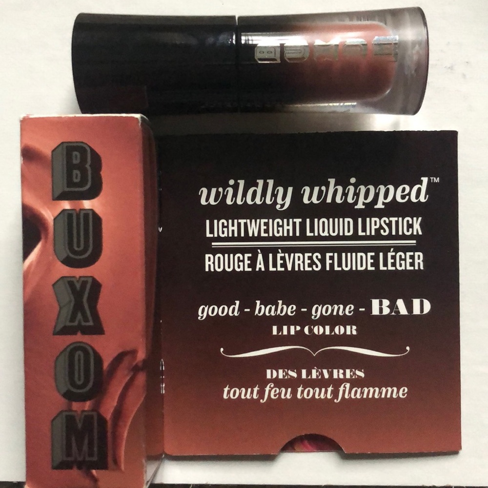 🆕 BUXOM Lightweight Liquid Lipstick ‘Centerfold’